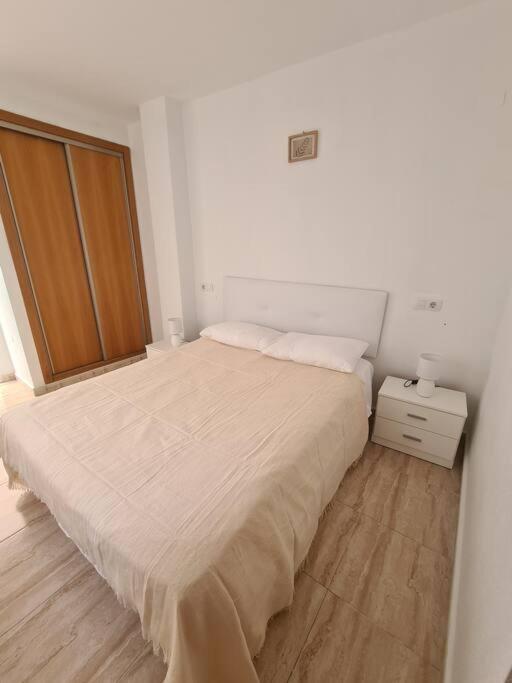 Beautiful Apartment With Patio Torrevieja Eksteriør billede