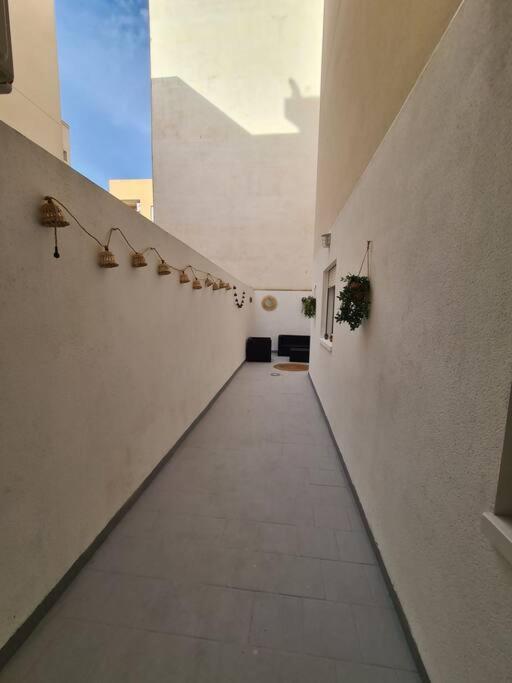 Beautiful Apartment With Patio Torrevieja Eksteriør billede