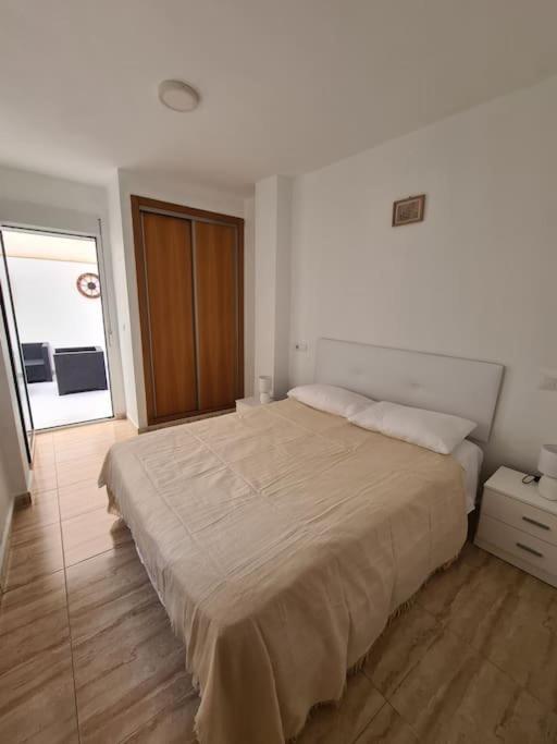 Beautiful Apartment With Patio Torrevieja Eksteriør billede