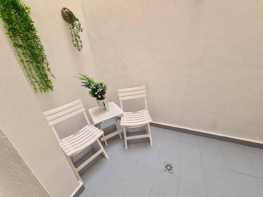Beautiful Apartment With Patio Torrevieja Eksteriør billede