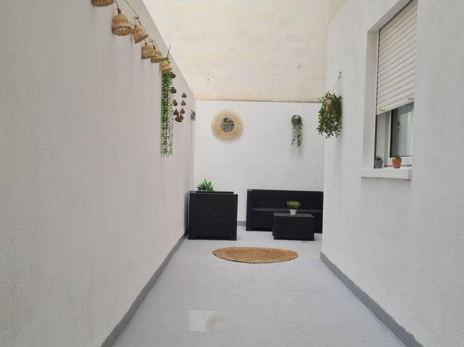 Beautiful Apartment With Patio Torrevieja Eksteriør billede